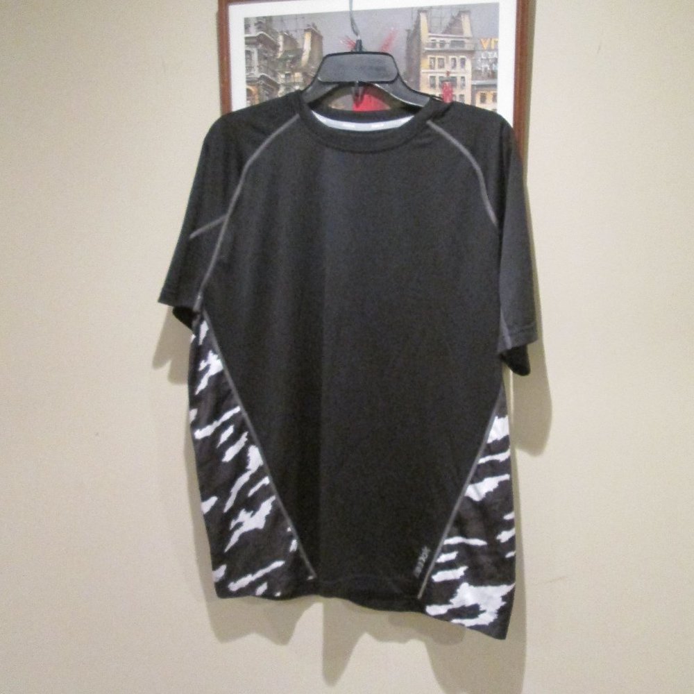 Reebok Play Dry Black and Geo Print Short Sleeve Tee T-Shirt Top Mens XL